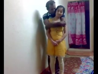 Desi casal beguiling visto em casa - hornyslutcams.com