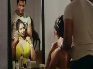 Indijke očarljivo igralka kopanje v erotika mallu video