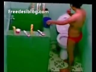Indiai tamil takarítónő -ban zuhany rejtett kamera