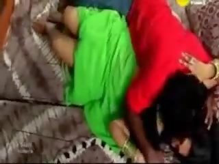 Indiane tamil moshë e pjekur aunty qirje me të saj beau