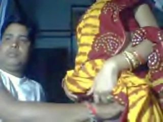 DELHI wali sexy Bhabi in saree exposed by husband for money