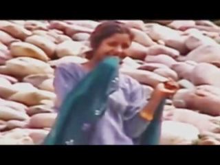 인도의 여자들 입욕 에 강 나체상 숨겨진 캠 vide