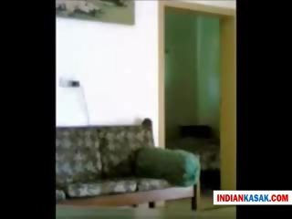 Intialainen desi poliisi mies nauttii kanssa hänen gf sisään koti mukaan pornraja