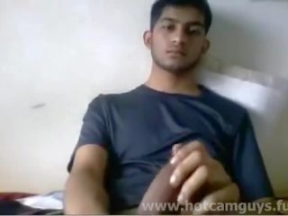 Super žavus indiškas youngster jerks nuo apie kamera