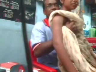 هندي دس ابنة مارس الجنس بواسطة الجيران عم داخل متجر